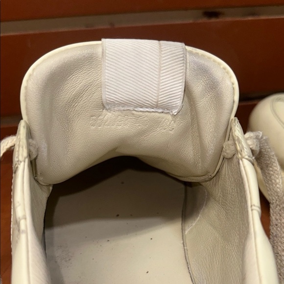 Gucci White Sneakers with Chunky Design and Leather Upper - Picture 12 of 12